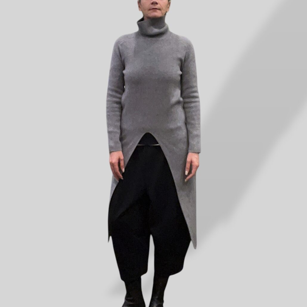 Maglia lunga donna con spacco grigio - immagine 3