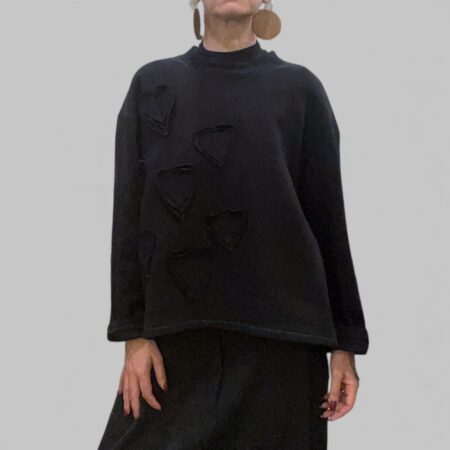Felpa donna felpata nero cuciture verdi e patch cuori