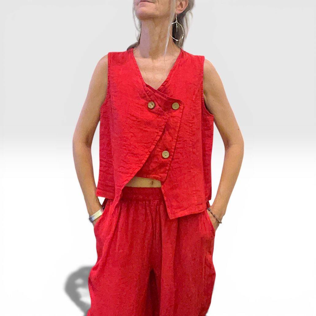 Gilet donna in lino asimmetrico con bottoni rosso - immagine 5