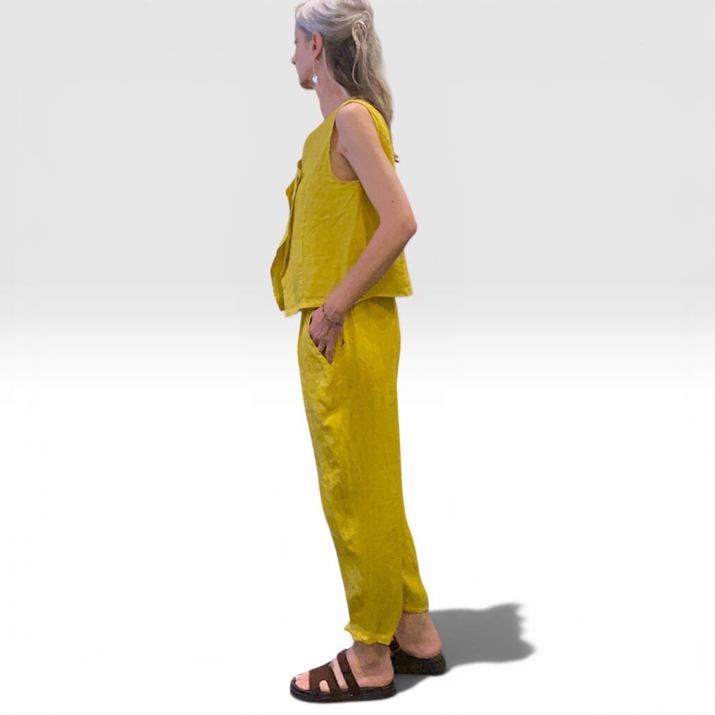 Gilet donna in lino asimmetrico con bottoni giallo - immagine 3