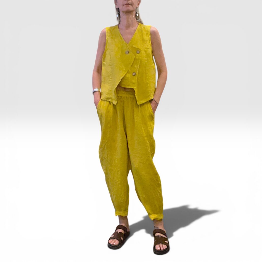 Gilet donna in lino asimmetrico con bottoni giallo - immagine 7