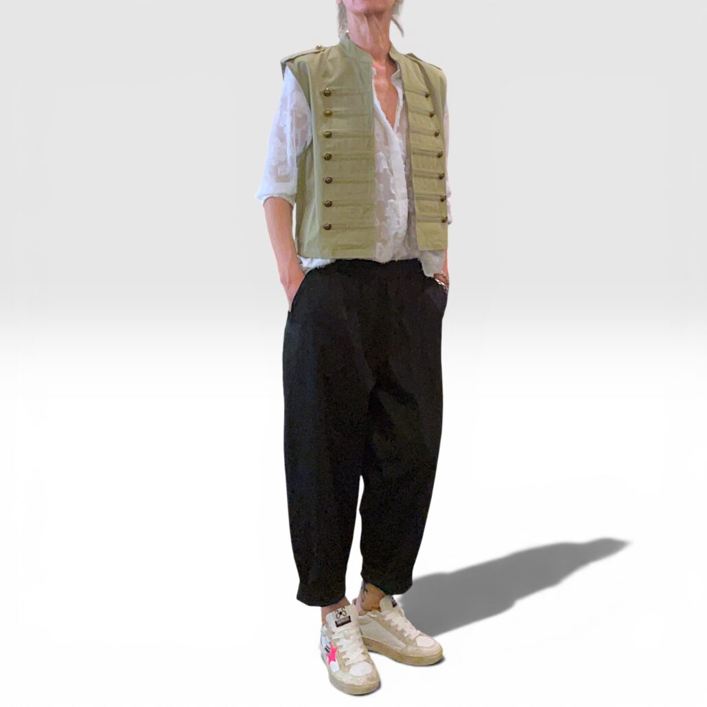 Gilet cropped stile militare verde salvia in cotone - immagine 4