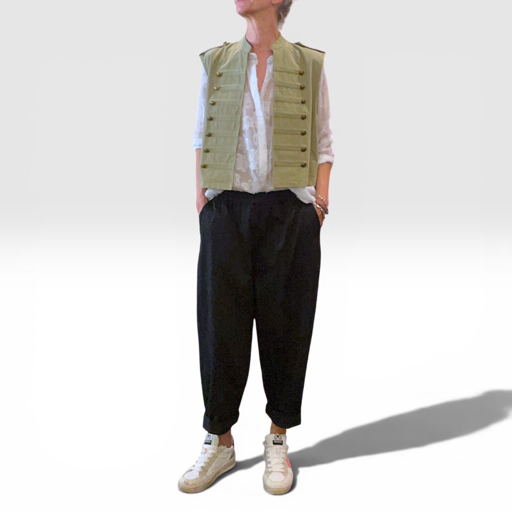 Gilet cropped stile militare verde salvia in cotone - immagine 6