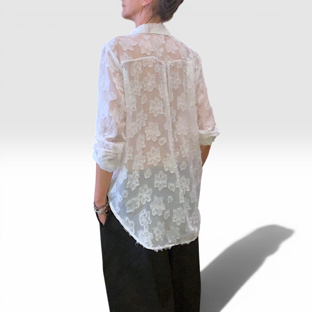 Camicia over in devoré floreale bianco - immagine 2