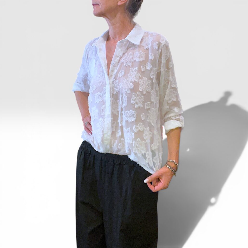 Camicia over in devoré floreale bianco - immagine 4