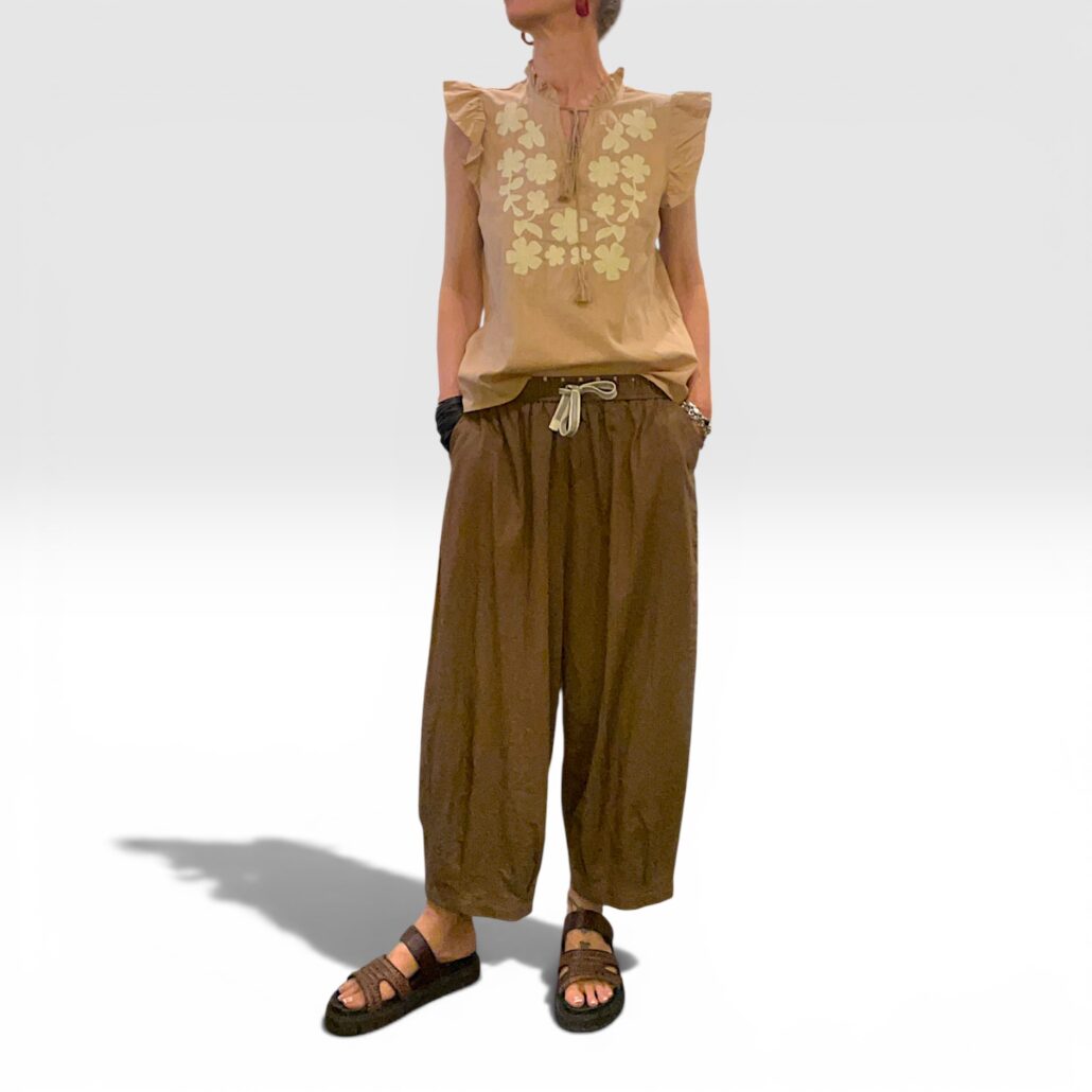 Pantalone donna largo in cotone leggero cioccolato con coulisse - immagine 2