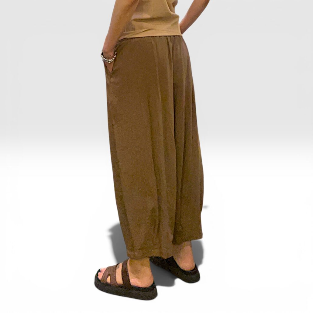 Pantalone donna largo in cotone leggero cioccolato con coulisse - immagine 3