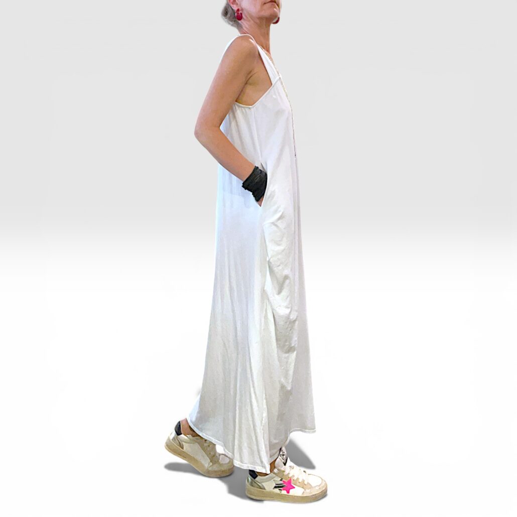 Abito donna lungo in cotone asimmetrico con tasche bianco - immagine 6
