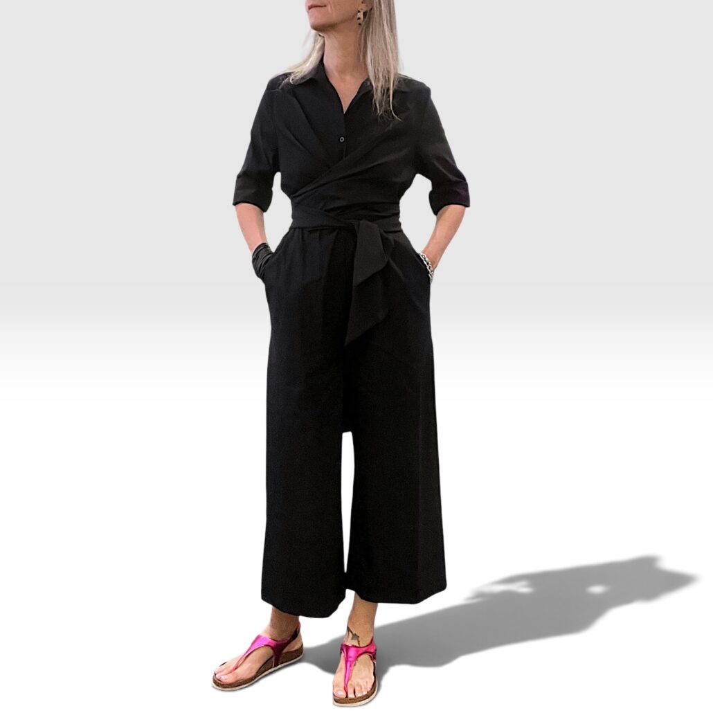 Tuta donna jumpsuit nera con fusciacca incrociata - immagine 4