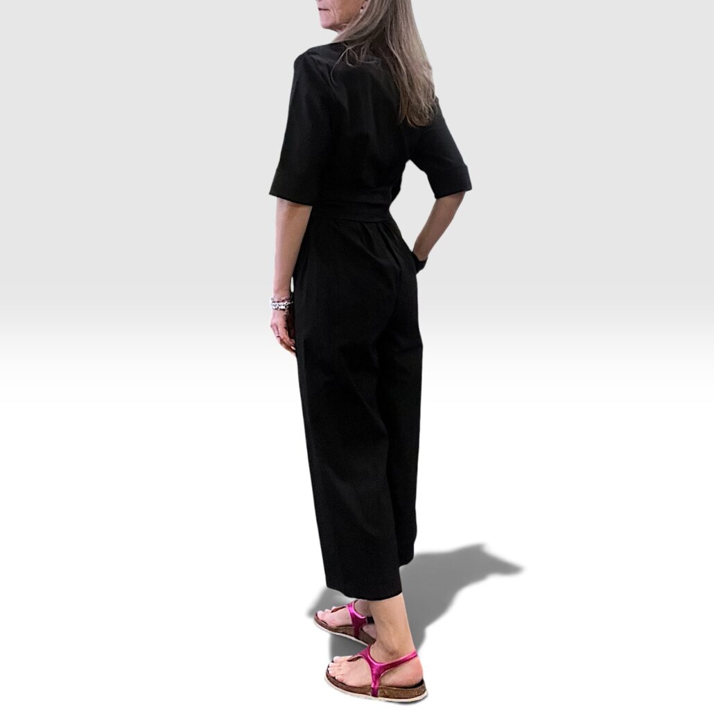 Tuta donna jumpsuit nera con fusciacca incrociata - immagine 2