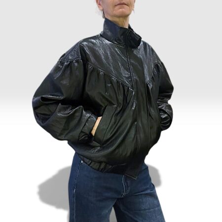 Bomber donna ecopelle nero con yoke a V e arricciature