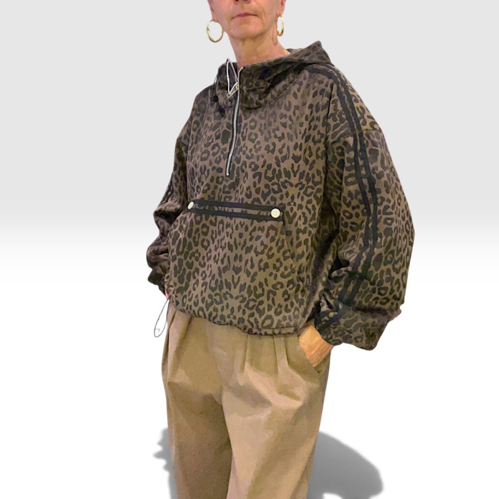 Felpa donna tecnica con cappuccio e mezza zip fantasia animalier rilievo - immagine 7