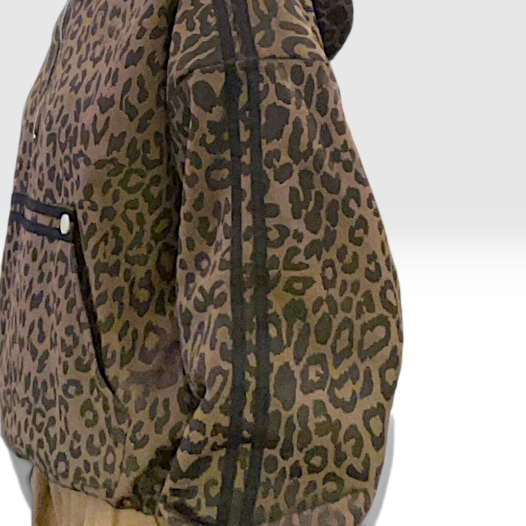 Felpa donna tecnica con cappuccio e mezza zip fantasia animalier rilievo - immagine 3