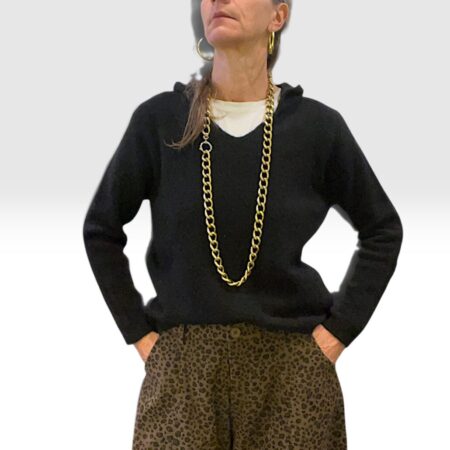 Maglia donna misto lana nero con scollo a V e cappuccio